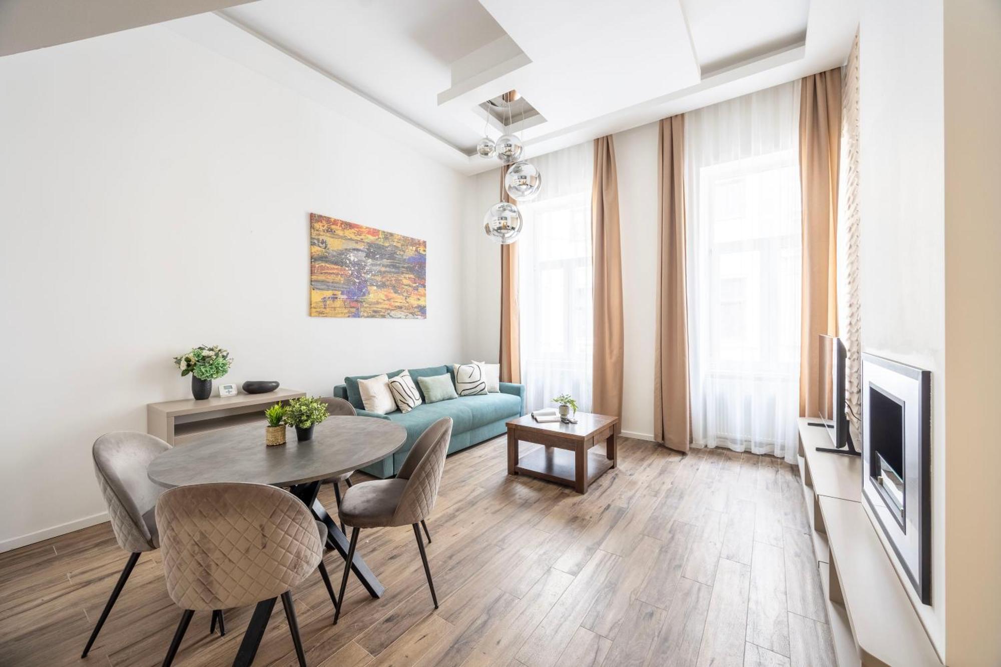 Charming N' Cozy By Prestige Homes Apartment