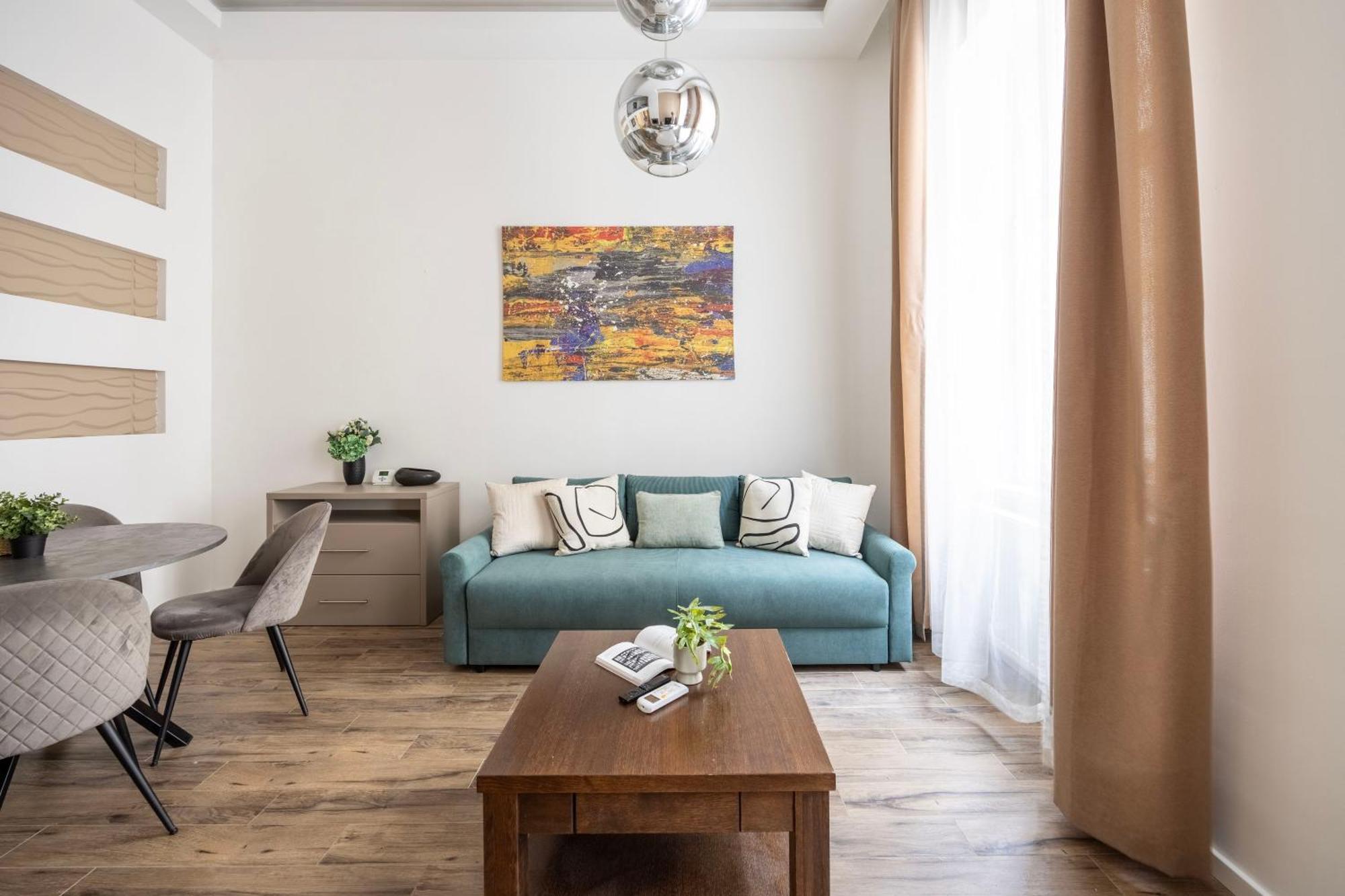 Charming N' Cozy By Prestige Homes * Budapest